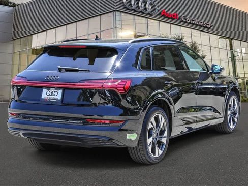 Used 2023 Audi e-tron Premium w/ Convenience Plus Package AWD/4WD image 4