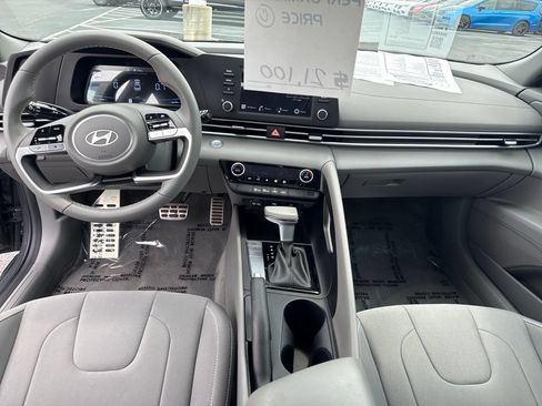 Used 2025 Hyundai Elantra Sport FWD image 13