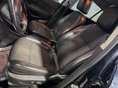 Used 2022 Chevrolet Trax LT w/ Midnight Edition FWD image 6