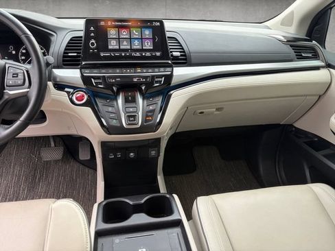 Used 2025 Honda Odyssey Touring image 3