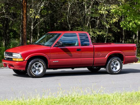 Used 2001 Chevrolet S10 Pickup LS w/ Preferred Equipment Group RWD image 14