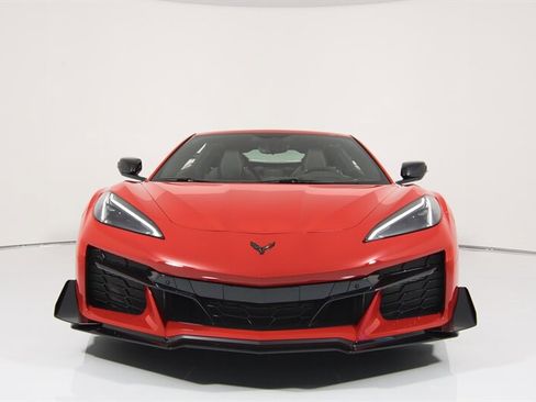 Used 2023 Chevrolet Corvette Z06 w/ Z07 Performance Package RWD image 3