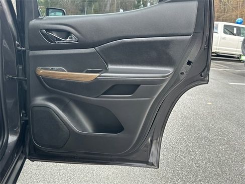 Used 2019 GMC Acadia SLE image 16