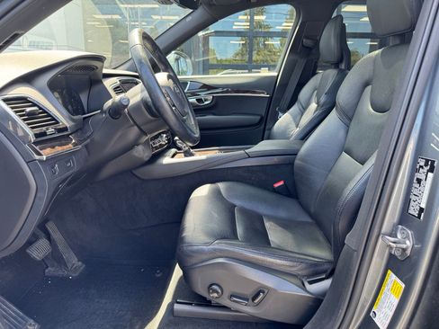 Used 2017 Volvo XC90 T6 Momentum w/ Vision Package AWD/4WD image 3