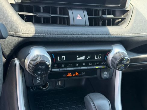 Used 2025 Toyota RAV4 XLE AWD/4WD image 19