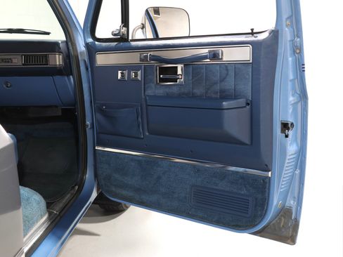 Used 1987 GMC Suburban 2WD image 74