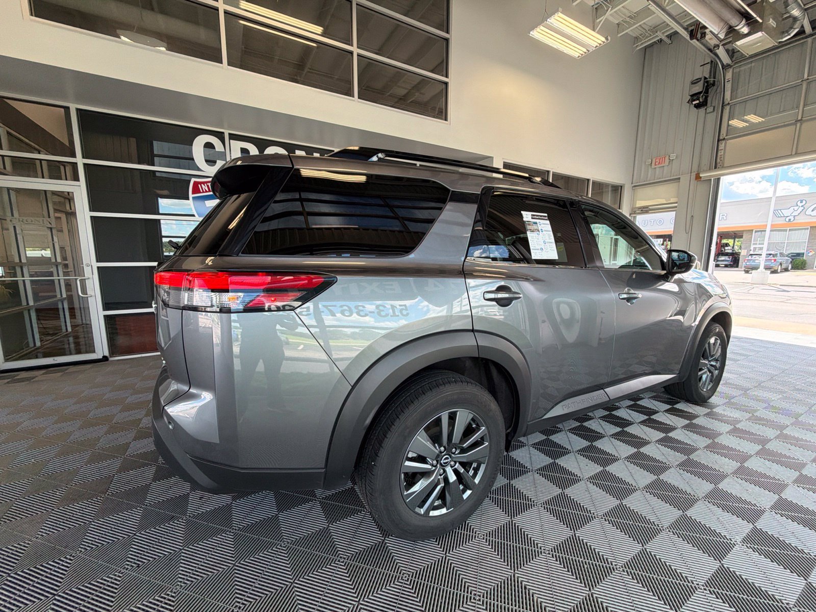 Used 2025 Nissan Pathfinder SV AWD/4WD image 6