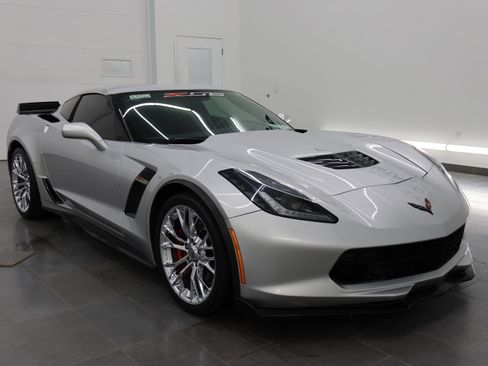Used 2019 Chevrolet Corvette Z06 image 2