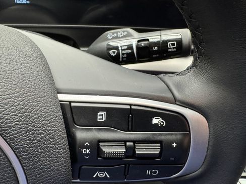 Used 2025 Kia Sportage EX FWD image 15