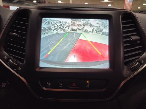 Used 2021 Jeep Cherokee Trailhawk w/ Technology Group image 27