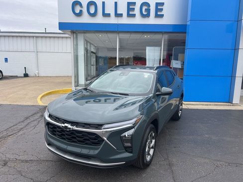 New 2026 Chevrolet Trax LT w/ Driver Confidence Package FWD image 1