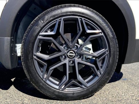 Used 2025 Nissan Kicks SR image 12