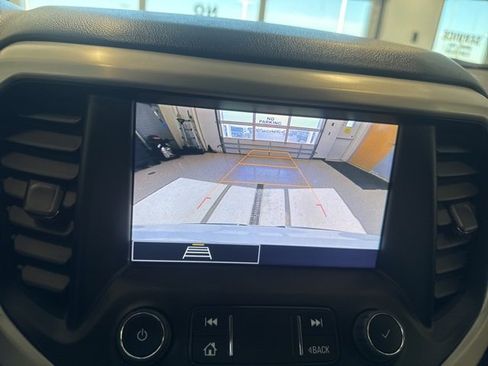 Used 2023 GMC Acadia SLE w/ Driver Convenience Package image 2