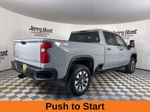 Used 2025 Chevrolet Silverado 2500 Custom image 6