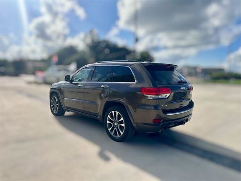 Used 2018 Jeep Grand Cherokee Overland AWD/4WD image 6