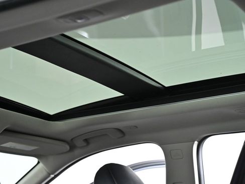 Used 2022 Nissan Rogue SV w/ SV Premium Package image 31