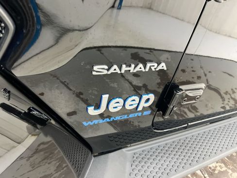 Used 2023 Jeep Wrangler Unlimited Sahara w/ Cold Weather Group AWD/4WD image 27