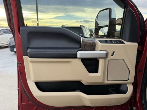 Used 2017 Ford F250 Lariat w/ Chrome Package image 9