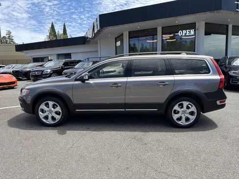 Used 2011 Volvo XC70 T6 AWD/4WD image 2