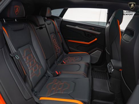 Used 2025 Lamborghini Urus SE image 23
