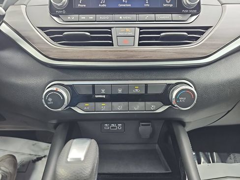 Used 2023 Nissan Altima 2.5 SV FWD image 23