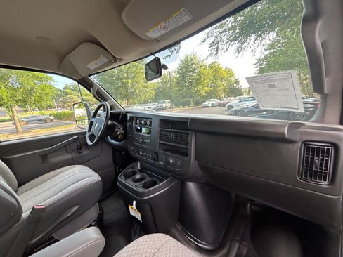 Used 2022 Chevrolet Express 3500 w/ Power Convenience Package RWD image 17