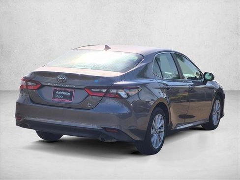 Used 2022 Toyota Camry LE AWD/4WD image 5