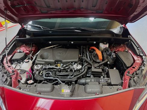 Used 2024 Toyota Venza LE image 29