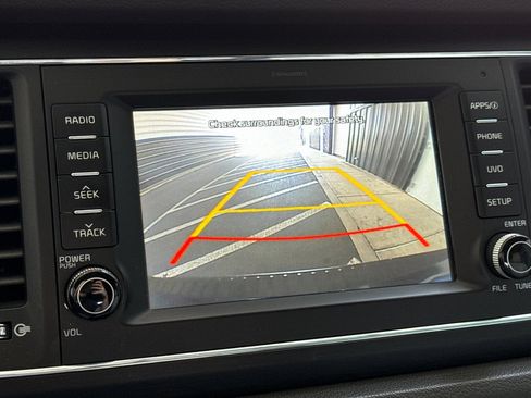 Used 2018 Kia Sedona LX w/ LX Essentials Premium Package FWD image 21
