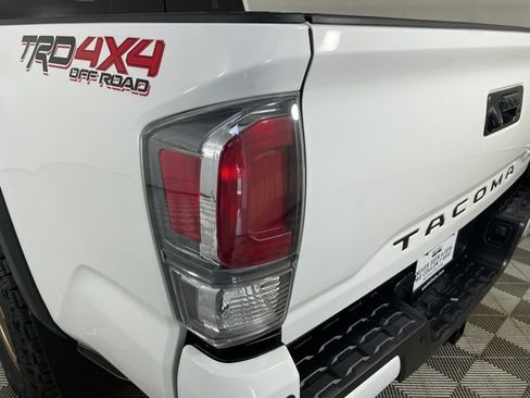 Used 2023 Toyota Tacoma TRD Off-Road w/ TRD Premium Off Road Package AWD/4WD image 22