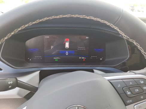 Used 2023 Volkswagen Taos SE w/ Panoramic Sunroof Package FWD image 18