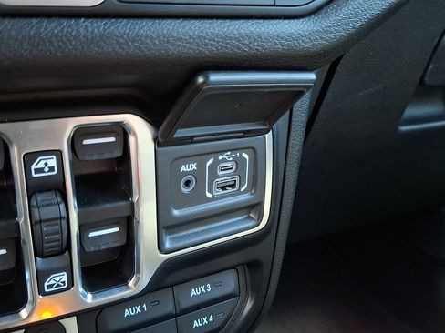 Used 2024 Jeep Wrangler Unlimited Sport AWD/4WD image 24