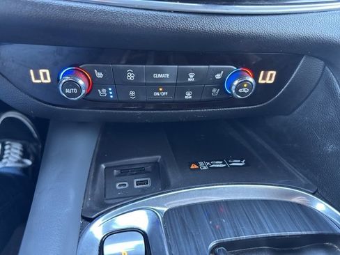 Used 2024 Buick Enclave Premium image 18