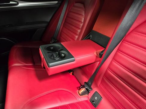 Used 2022 Alfa Romeo Stelvio Veloce image 35