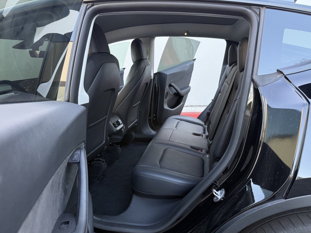 Used 2022 Tesla Model Y Long Range AWD/4WD image 15