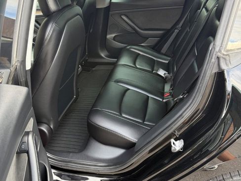 Used 2022 Tesla Model 3 Performance image 9