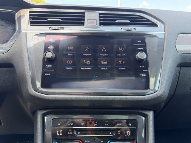 Used 2022 Volkswagen Tiguan SE w/ Panoramic Sunroof Package AWD/4WD image 21