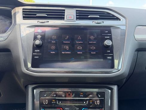 Used 2022 Volkswagen Tiguan SE w/ Panoramic Sunroof Package AWD/4WD image 21