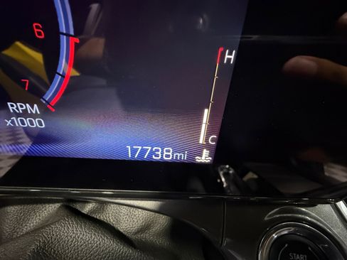 Used 2024 Chevrolet Trax ACTIV w/ Sunroof Package image 11