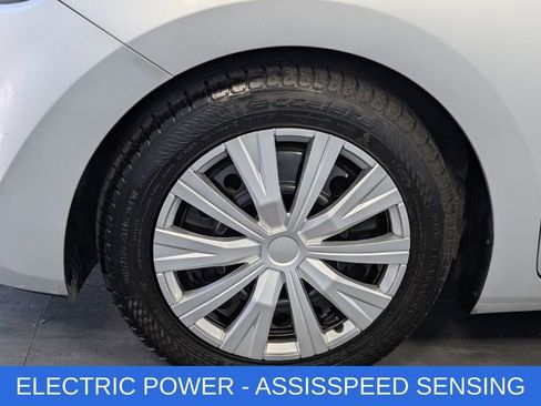 Used 2017 Hyundai Elantra GT image 4