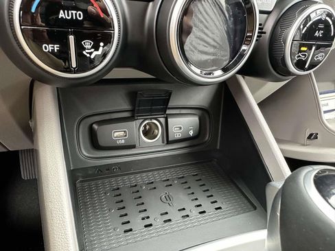 New 2026 Hyundai Venue SEL FWD image 21