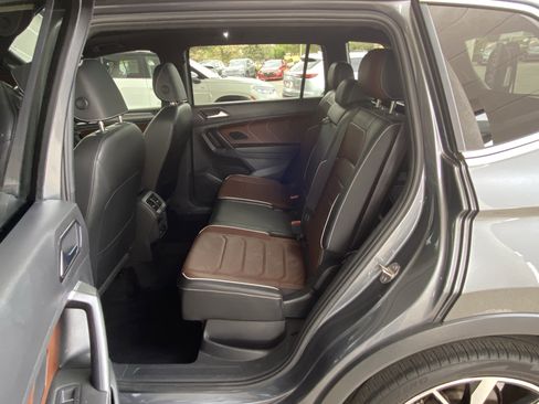 Used 2023 Volkswagen Tiguan SEL R-Line image 32