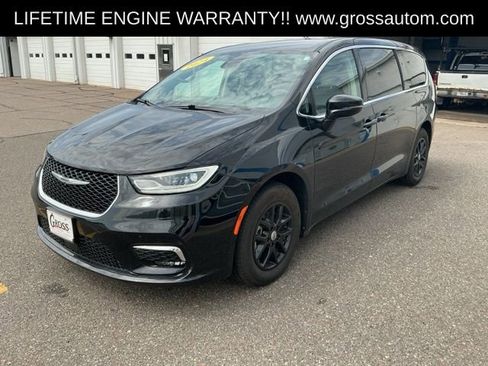 Used 2024 Chrysler Pacifica Touring-L FWD image 4