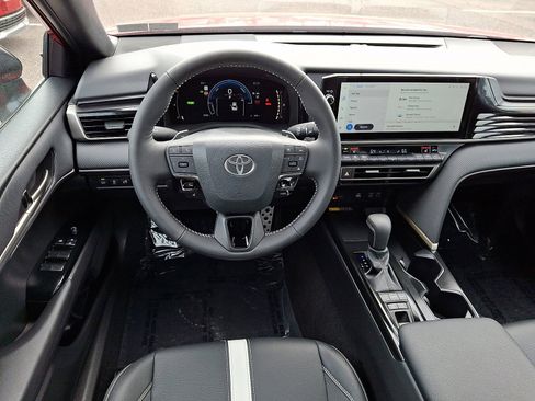 Used 2026 Toyota Camry Hybrid w/ Multimedia Upgrade Package image 11