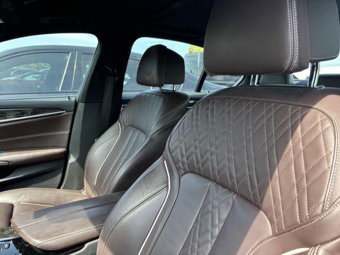 Used 2019 BMW 530i xDrive w/ Convenience Package AWD/4WD image 16