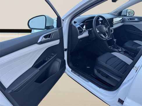 New 2026 Volkswagen Taos SEL image 15