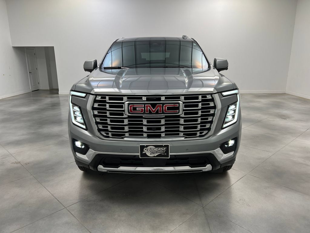 Used 2025 GMC Yukon XL Denali RWD image 3