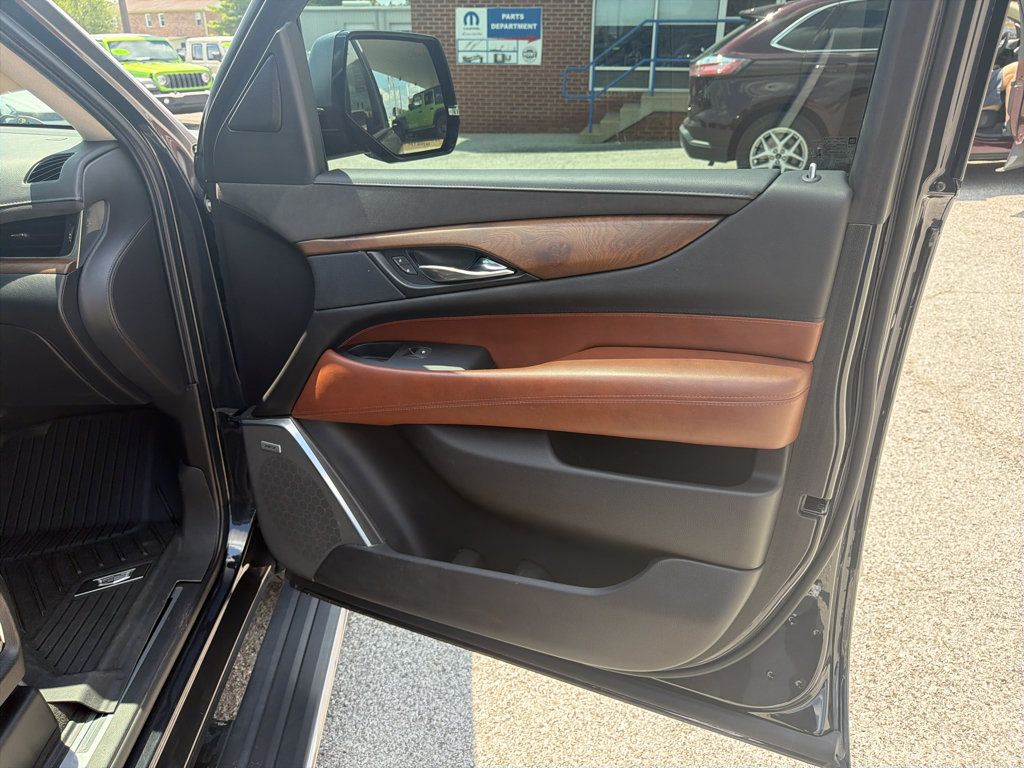 Used 2019 Cadillac Escalade Premium Luxury w/ LPO, Escalade Noir Package AWD/4WD image 19