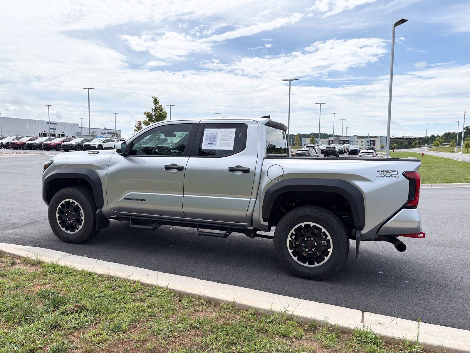 Used 2025 Toyota Tacoma TRD Off-Road AWD/4WD image 5