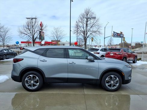 Used 2025 Chevrolet Blazer LT image 2